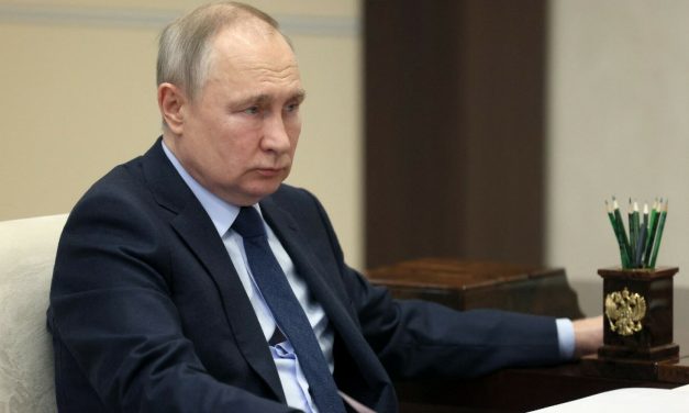 Uzvratio “degeneriranom Zapadu”: Putin zabranio svojim dužnosnicima da koriste većinu stranih riječi
