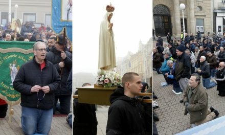 FOTO Muškarci i ove subote na koljenima: Fred Matić među protuprosvjednicima