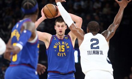 Nikola Jokić sinoć je upisao 25. triple-double u sezoni.  Denver je slavio u svakoj od tih utakmica