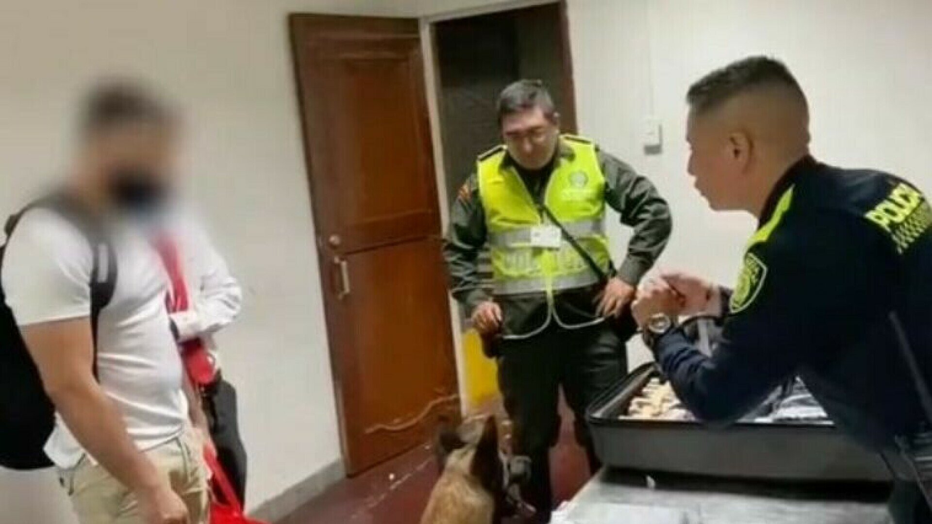 VIDEO Drama u zračnoj luci: Sakrio 23 kilograma kokaina u koferu