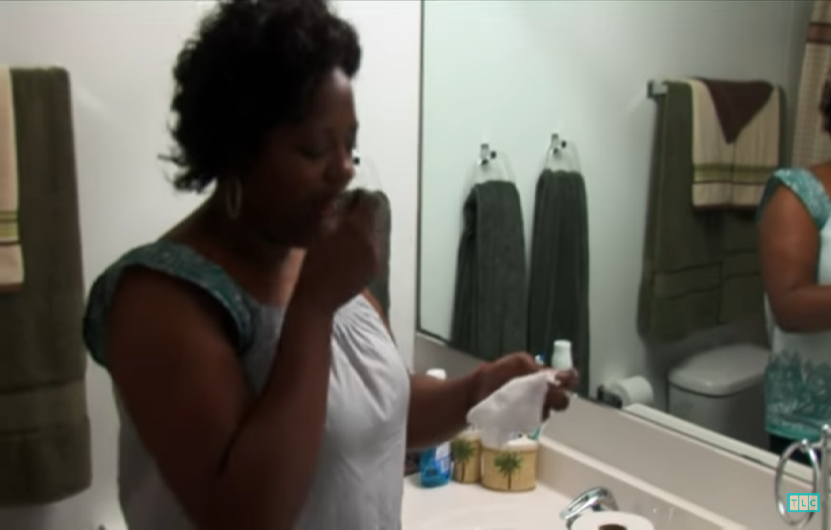 (VIDEO) TEŠKI POREMEĆAJ: Žena (34) svakog dana pojede 75 listova WC papira, i tako već 23 godine!