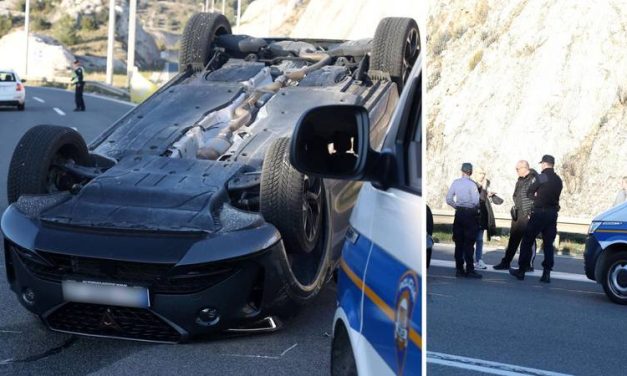 U sudaru na magistrali kod Šibenika auto završio na krovu