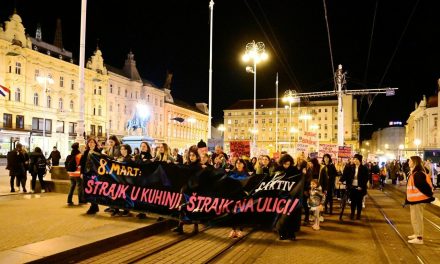 VIDEO Noćni marš za prava žena: ''Mizoginistima, klečateljima, obiteljašima i transfobima poručujemo