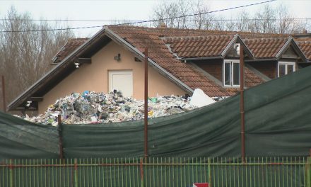 Kad će se konačno nešto promijeniti?  Osim nesnosnog smisla, napadaju ih štakori i kukci: “Naš život je uništen”