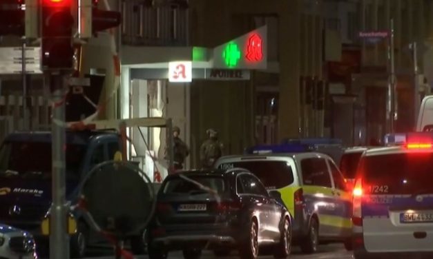 VIDEO/FOTO Gotova talačka kriza u Njemačkoj: Specijalci ušli u ljekarnu, uhitili muškarca