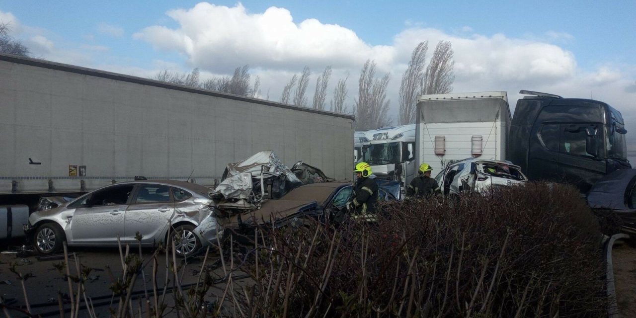 FOTO/VIDEO Otkriveno što bi mogao biti uzrok strašne nesreće na autocesti u Mađarskoj, u kojoj su ozlijeđeni deseci ljudi