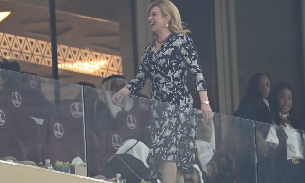 KOLINDA OPET U DRUŠTVU ZGODNOG I MLAĐAHNOG KOLEGE!  'Vrlo mi je ugodno': Plijenila pozornost čak iu lježernom izdanju