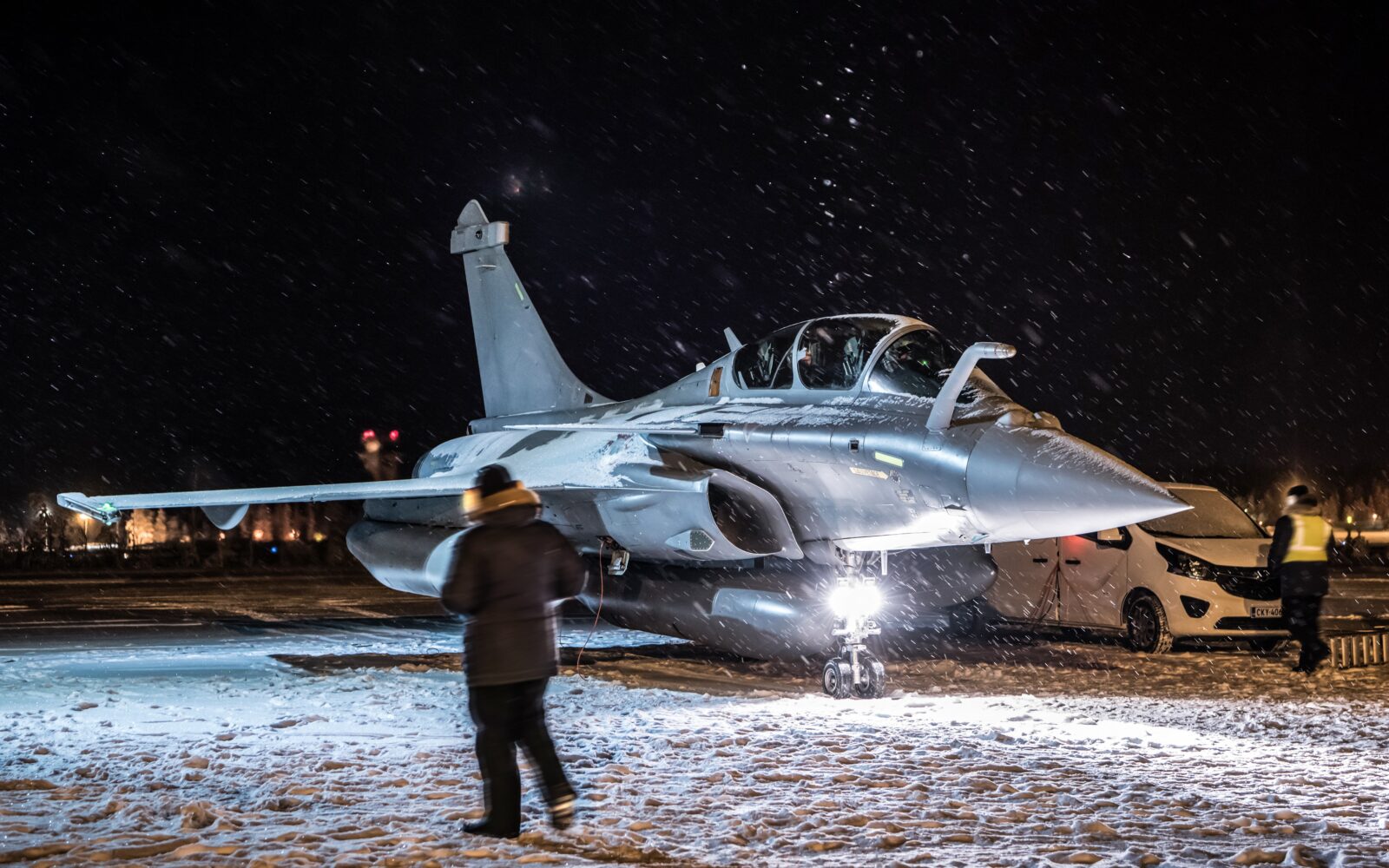Hrvatske pilote Rafalea na obuci u Francuskoj “posjetio” je načelnik Generalštaba Srbije