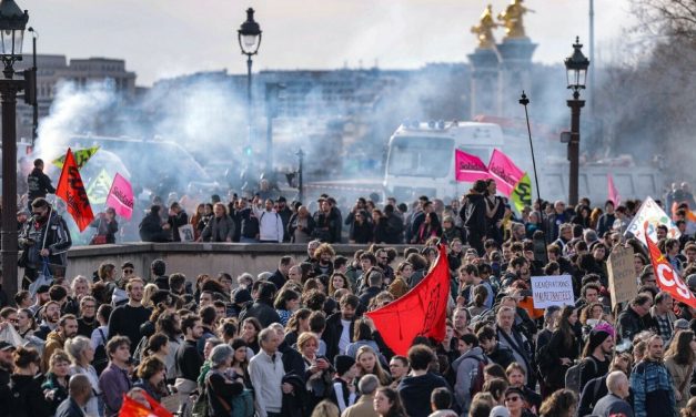 Više od 200 ljudi završilo iza rešetaka: Nemiri u centru Pariza