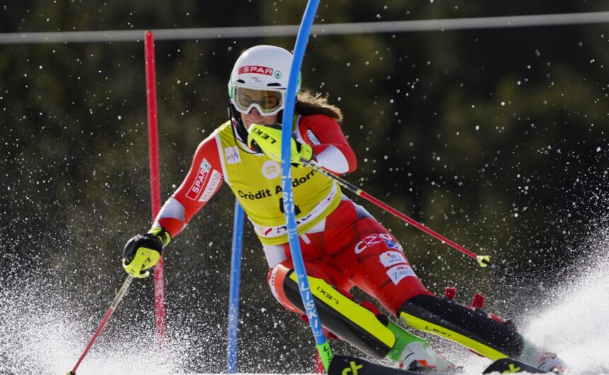 Leona Popović sjajno je odradila prvu vožnju zadnjeg slaloma sezone.  Zasad drži drugo mjesto