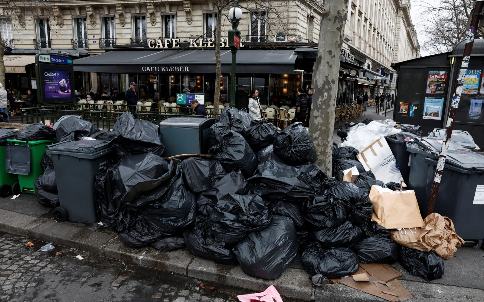 Na ulicama Pariza 10.000 tona smeća