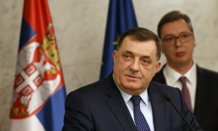 PUKLA LJUBAV VUČIĆA I DODIKA?  'Predsjednik svih Srba' Dodika je jednim potezom bocnuo 'u oko'