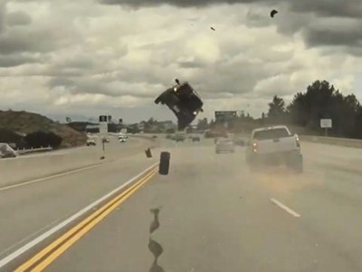 Filmska scena: s kamioneta otpada kotač, Kia polijeće, a Tesla izbjegava sudar