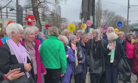 Smatrali su ih jadnim staricama, a one su povukle odvažan potez: ''Malo ljudi ima u svojoj moći promijeniti tijek povijesti.  Vi to imate''