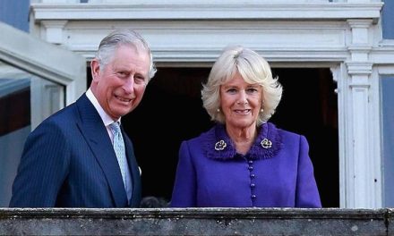 Kralj Charles i Camilla mogli bi prekinuti tradiciju Elizabete II.