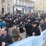 Molitelji opet kleče u Zagrebu, ali i na trgovima devet gradova