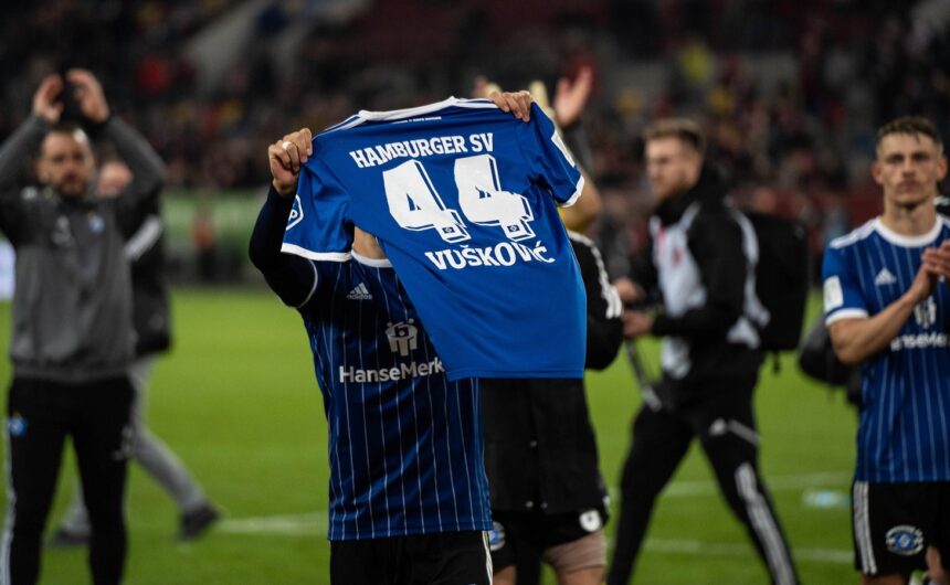 Svi su uz Marija: Hamburgovi igrači ponovno su podignuli Vuškovićev dres visoko u zrak