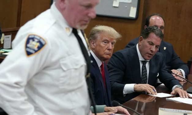 Detalji optužnice protiv Trumpa: Od Playboyeve zečice i pornoglumice do plaćanja za šutnju i tajnog djeteta