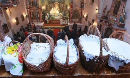 Običaji na Veliku subotu: Palio se oganj, a goreće se drvo ne bi smjelo ugasiti na putu do kuće.