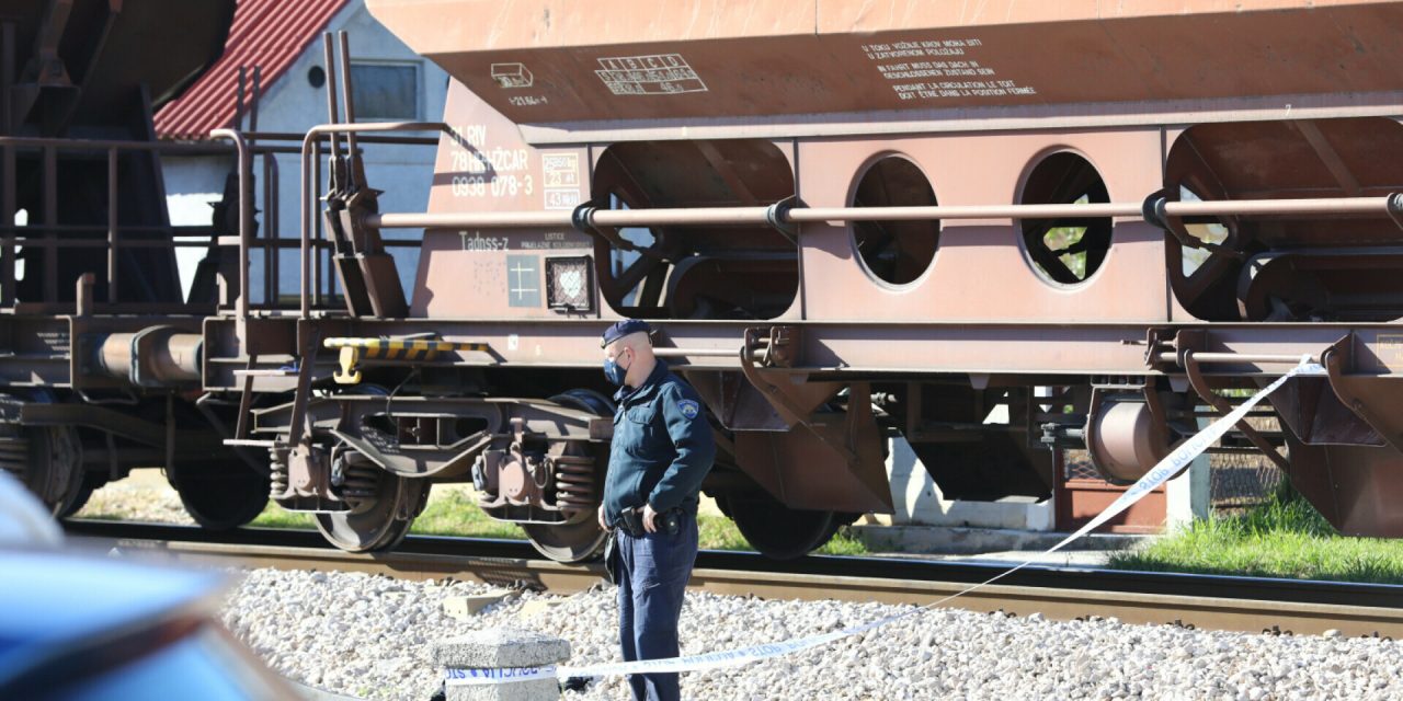 Tragedija kod Slavonskog Broda: Dječak se penjao na vagone, doživio strujni udar