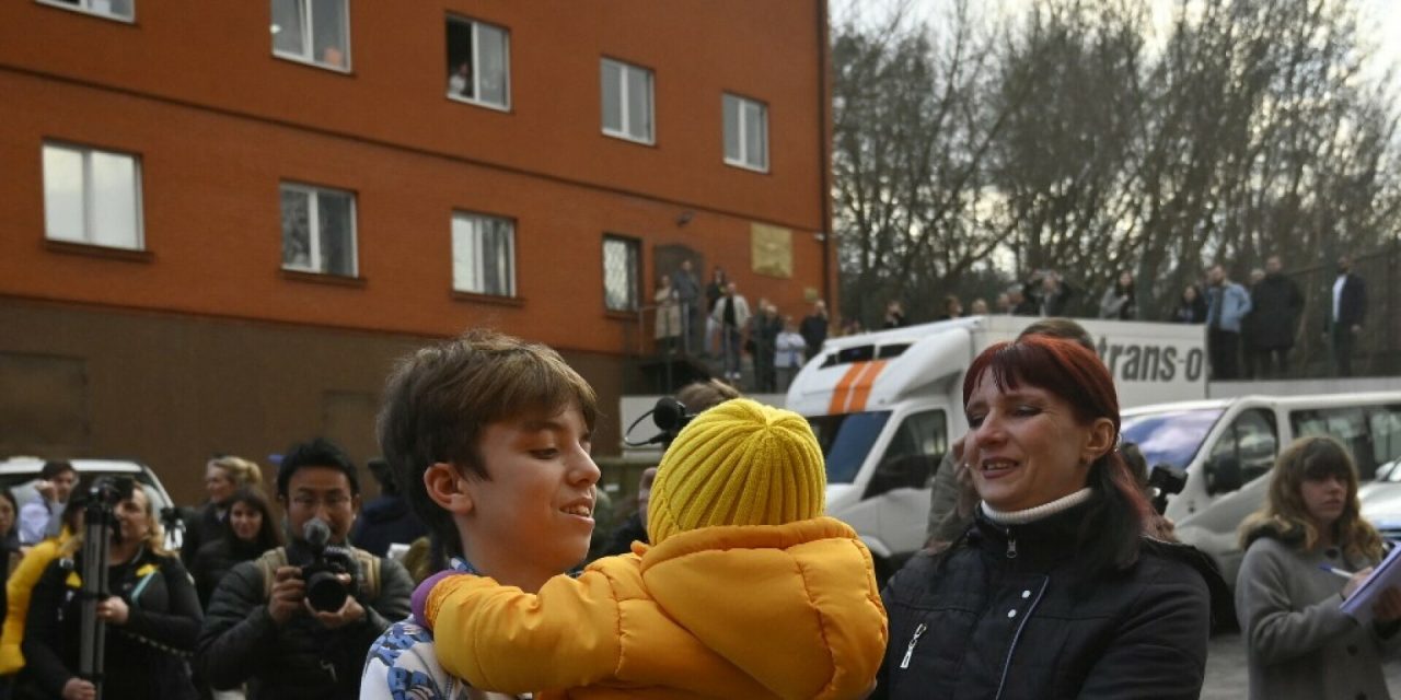 U Ukrajinu vraćeno 31 dijete nezakonito odvedeno u Rusiju: ​​Jedna baka umrla spašavajući unuke