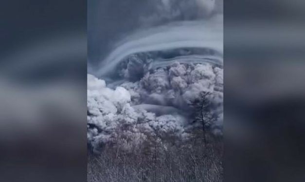 VIDEO Vulkan Erumpirao na Kamčatki, oblak pepela visok 20 kilometara: “Ostanite kod kuće!”