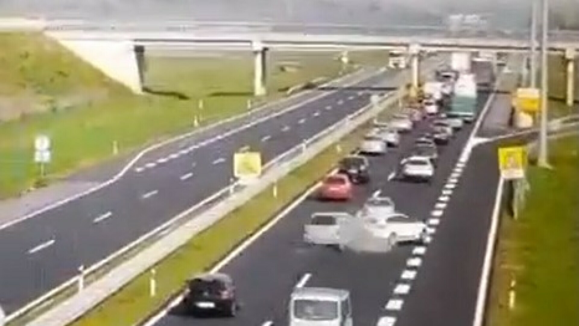 VIDEO Pogledajte trenutak sudara na A3: Vozač se zaletio u kolonu
