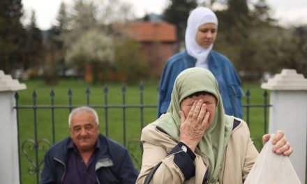 HVO u Ahmićima ubili 116 civila, među njima i bebu.  Žive su ih palili: 'Zločin je simbol užasa'