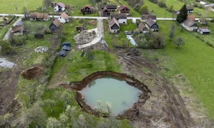 Fotografije iz zraka prikazuju svu strahotu nakon potresa: Zemlja se otvara, stanovnici su uznemireni