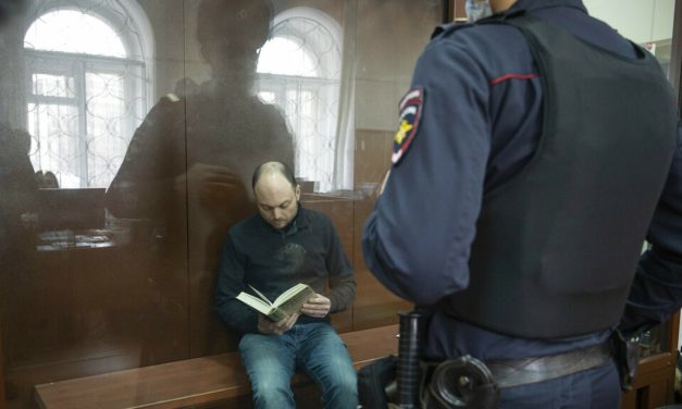 Vodeći Putinov kritičar osuđen na 25 godina zatvora zbog izdaje: “Potpisujem svaku riječ koju sam rekao, ne kažem se”