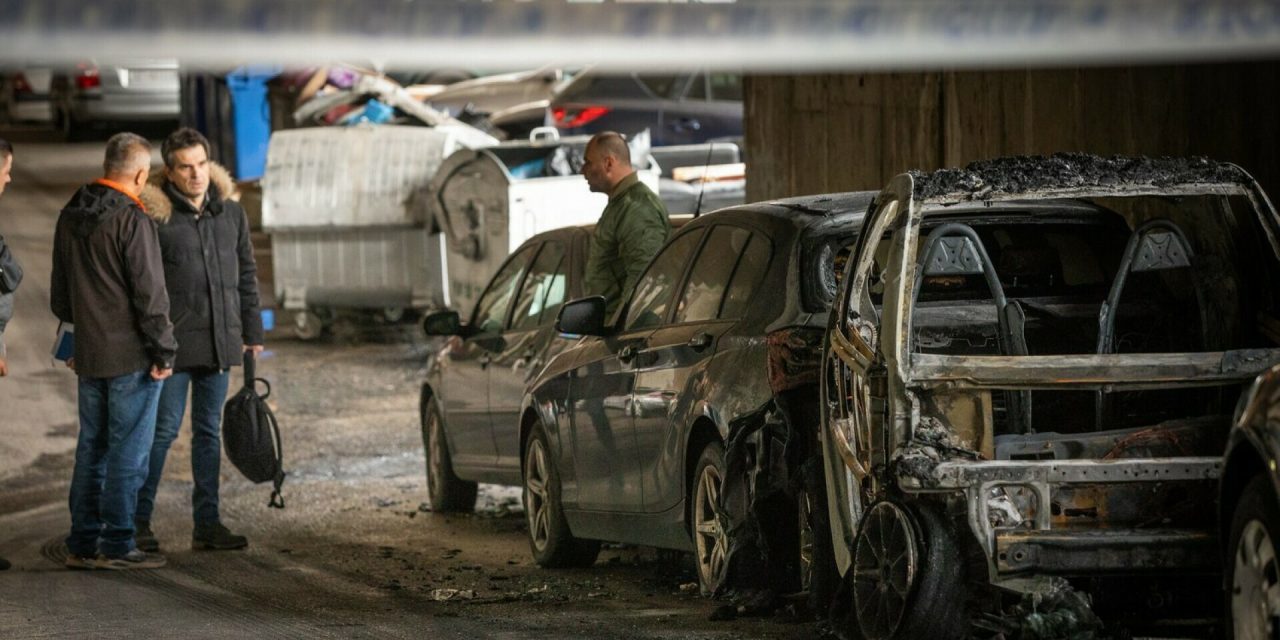 FOTO Buktinja u Splitu: Izgorio automobil pjevača legendarne dalmatinske grupe