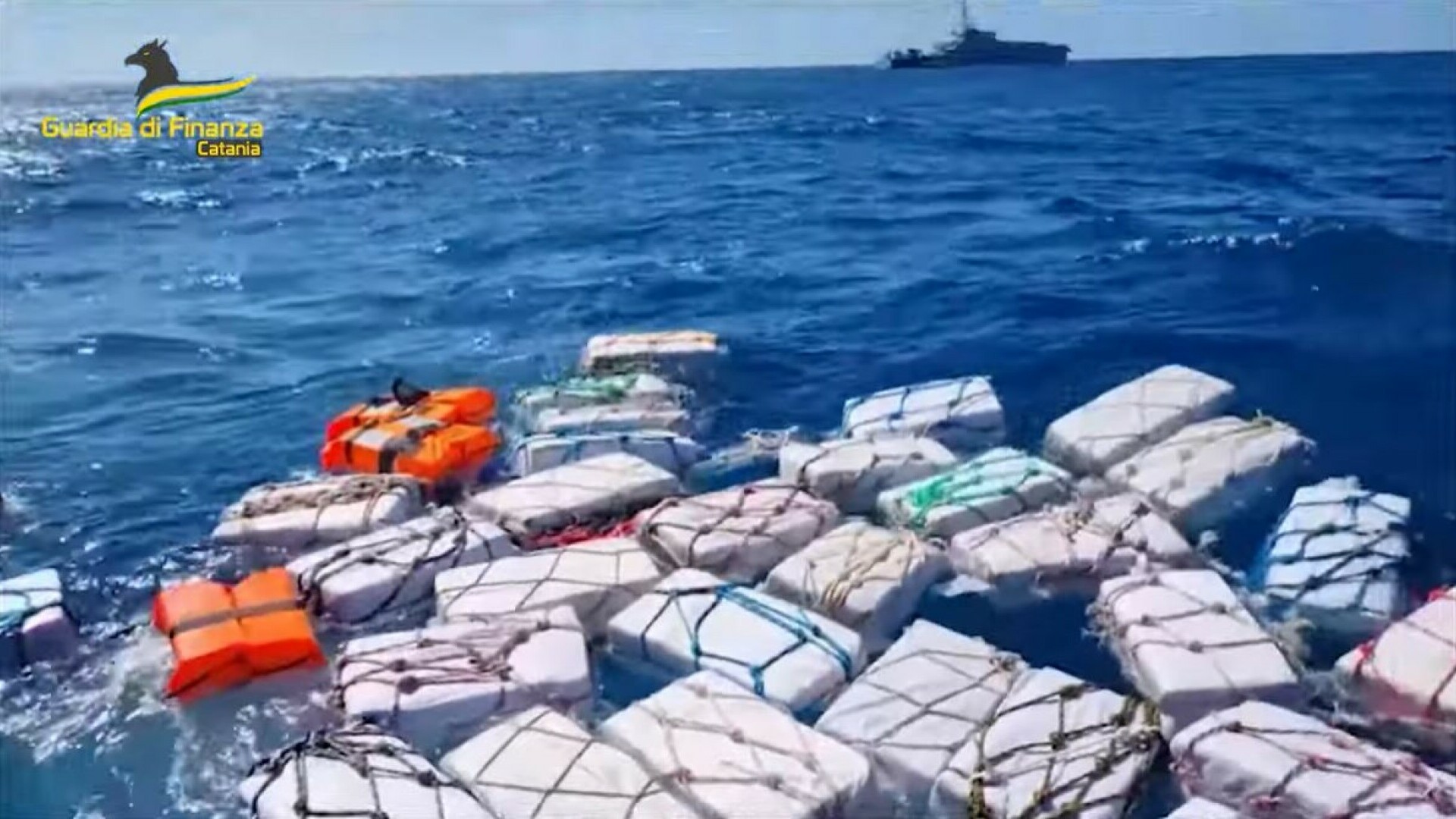 FOTO/VIDEO U moru pronađena jedna od najvećih količina kokaina: Droga plutala uz obalu