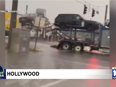 Nevjerojatna snimka naleta vlaka na tegljač pun automobila iz Hollywooda, a nije riječ o filmu