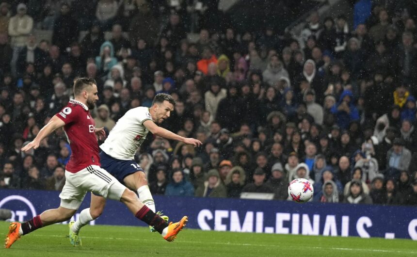Ranjeni derbi: United vodio 2-0 protiv Spursa, ali Tottenham je izvukao remi