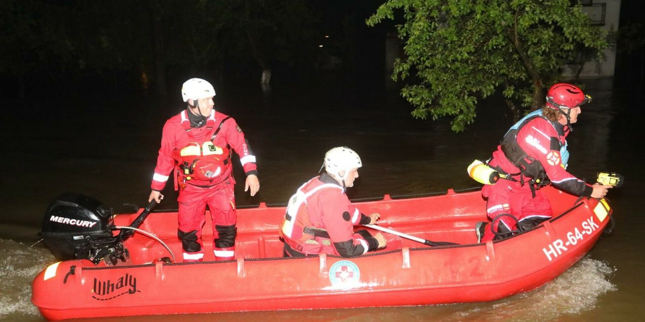 FOTO/VIDEO Apokaliptični prizori: Rastu vodostaji, dio Krapine bez struje, problemi u Varaždinskoj županiji