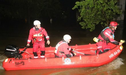 FOTO/VIDEO Apokaliptični prizori: Rastu vodostaji, dio Krapine bez struje, problemi u Varaždinskoj županiji