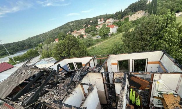 FOTO Požar progutao svlačionice nogometnog kluba na jugu Hrvatske: Vatrogasci su se satima borili s vatrom