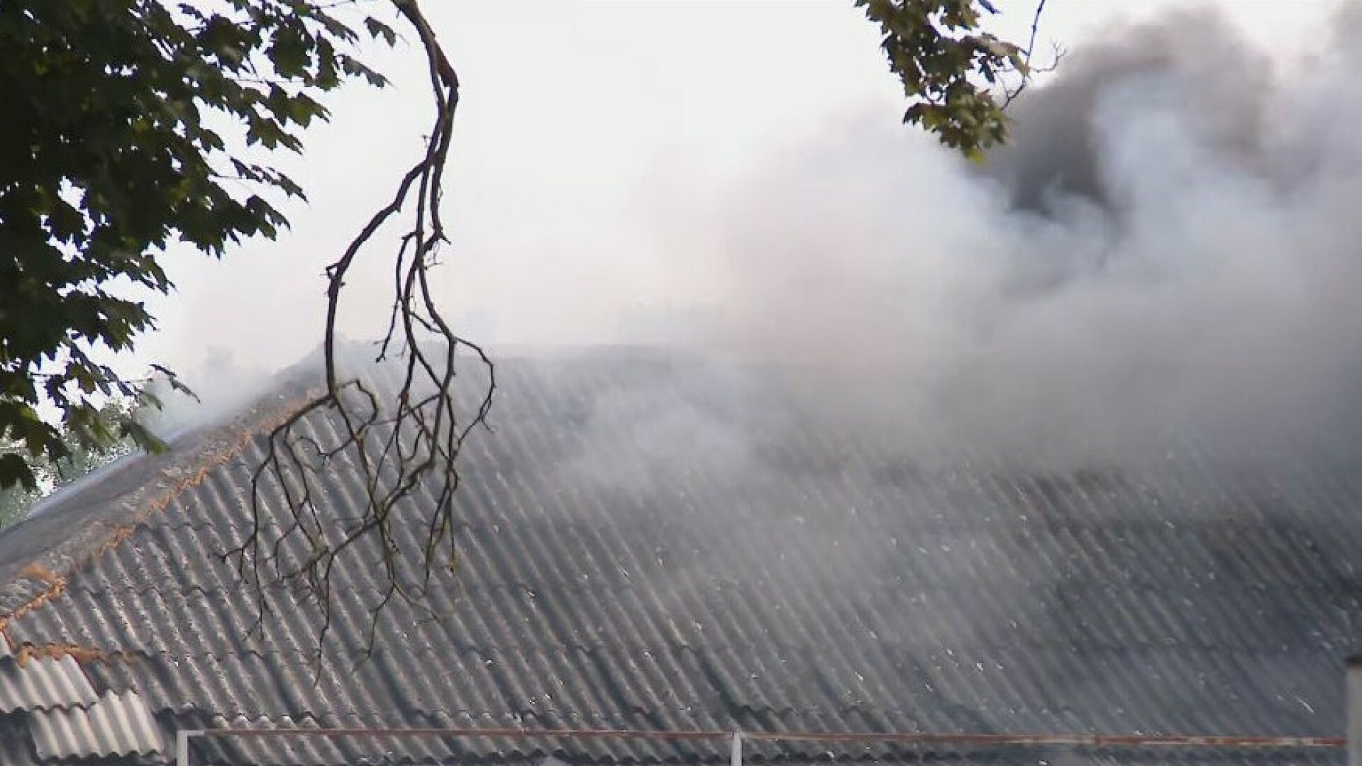 VIDEO Policija otkrila detalje velikog požara u Krugima: Izgorio automobil, 20 električnih bicikla, 150 guma…