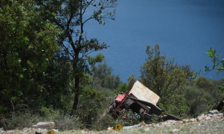 Oglasila se policija o nesreći maturanata, traktorom koji je prevrnuo upravljao maloljetnik?