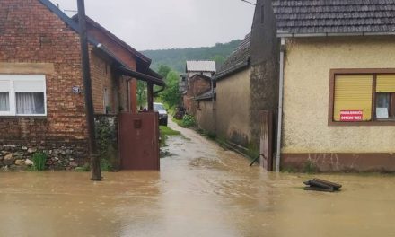 VIDEO Kiša napravila kaos kod Nove Gradiške: 'Poplavljeno je sve, od kuće do podruma i vrta'