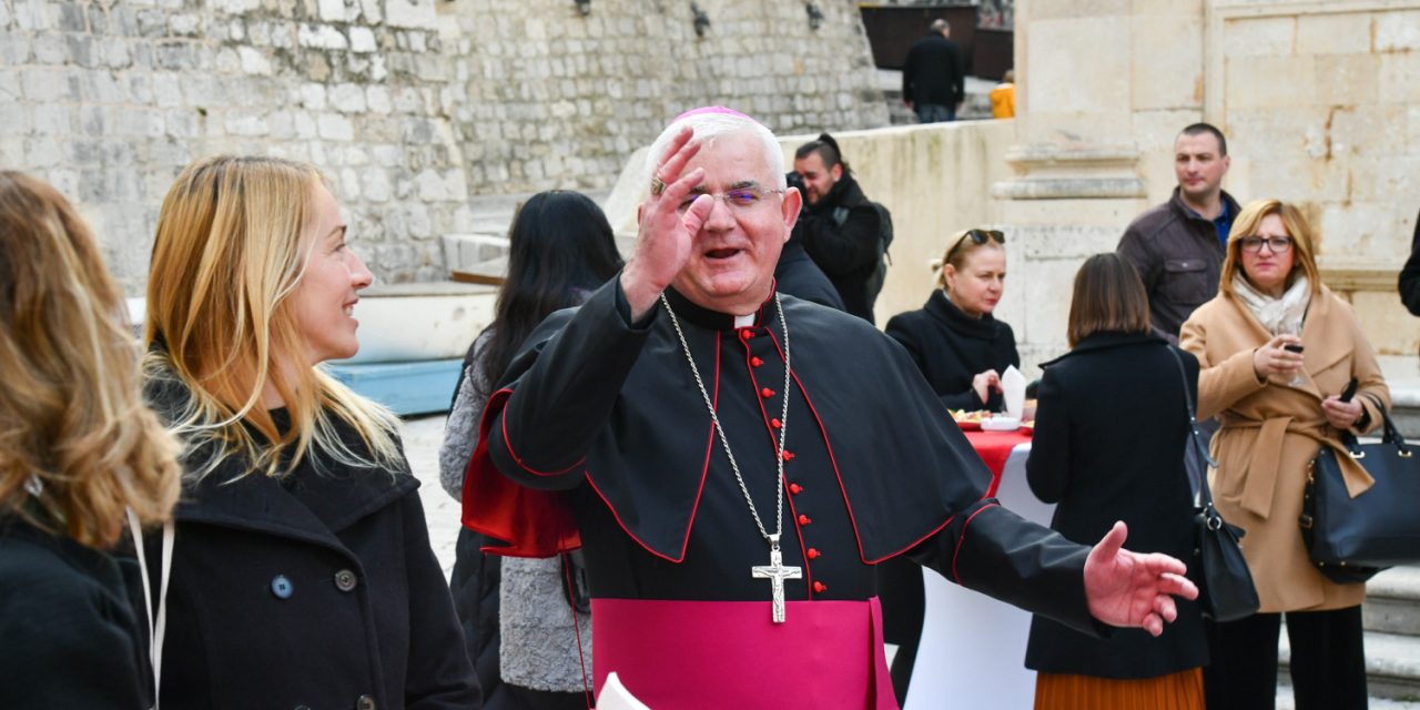 PANDORINA KUTIJA JE OTVORENA!  Četiri novi slučaj pedofilije u Crkvi: Što je u pozadini?