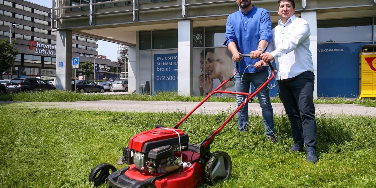 Sam kosio travu ispred Zagrebačkog holdinga kako bi ukazao na nepokošeni grad