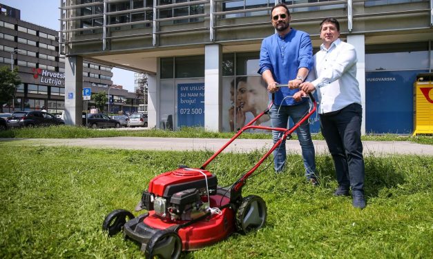 Sam kosio travu ispred Zagrebačkog holdinga kako bi ukazao na nepokošeni grad
