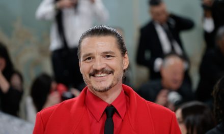 Pedro Pascal sinoć se pojavio na Met Gali u najvažnijoj i još uvijek nosivoj kombinaciji