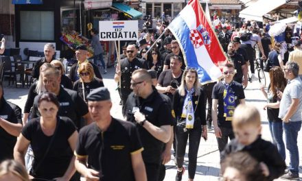 FOTO: Koliko sretnih gumbića na jednom mjestu: Pogledajte paradu dimnjačara u Sarajevu