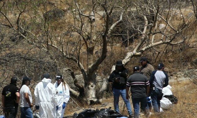 Strava u Meksiku: Otkriveno 45 vreća s dijelovima tijela, vatrogasci i policija izvadili ih iz ponora uz pomoć helikoptera