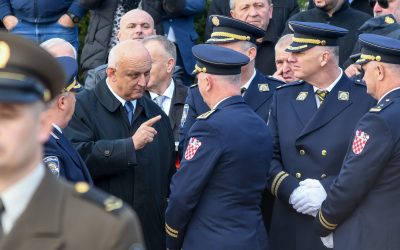 'JE LI TOČNO DA JE SUDJELOVAO U AGRESIJI NA HRVATSKU?'  Hrvatske generale posjetile neželjeni gost: 'Ni jednoga Hrvata, ni Srbina među njima'