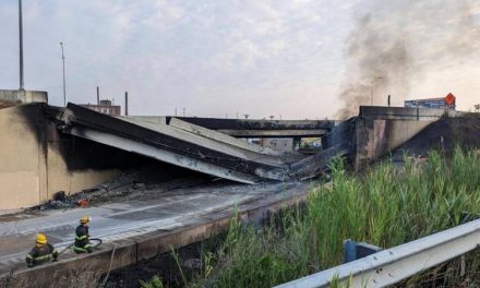 VIDEO Jezivi prizori: Urušila se autocesta nakon što se cisterna zapalila.  Zaustavili sav promet