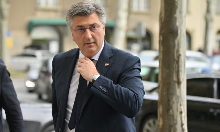 Plenković u Slavonskom Brodu: Sastanak Vlade sa županima, predstavnicima Udruge gradova i Hrvatske zajednice općina