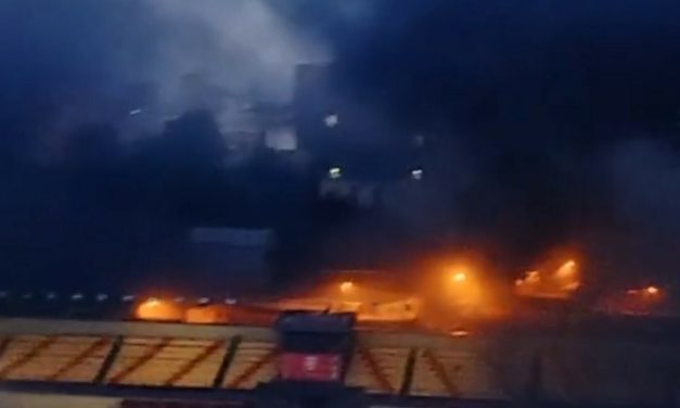 VIDEO Gusti crni dim nadvio se nad Moskvom, izbio veliki požar u središtu grada